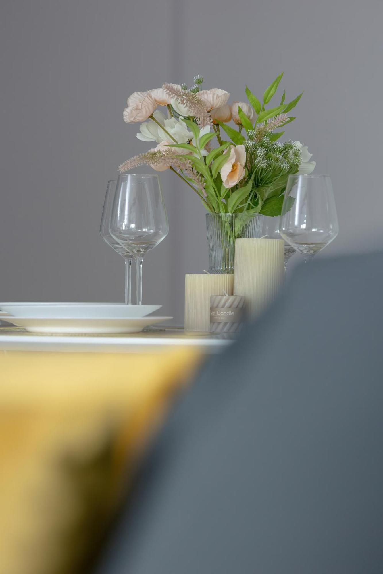 Spacious With Parking And Access To Gym And Sauna By Renters *