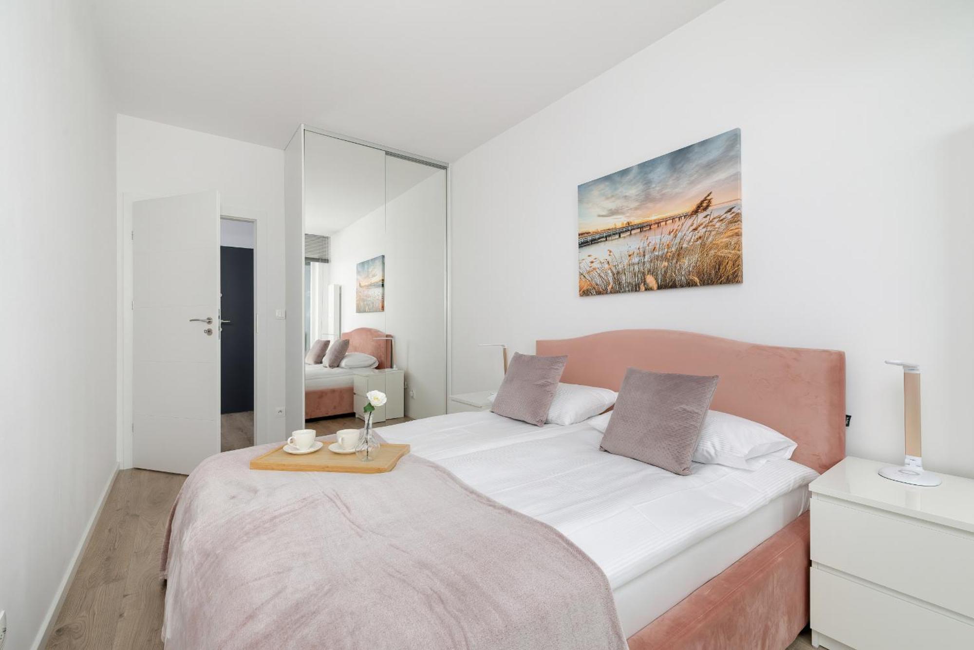 Spacious With Parking And Access To Gym And Sauna By Renters Apartment Katowice